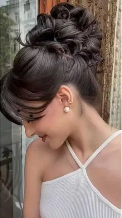 Пучок из натуральных волос темно-русого цвета (Франция).