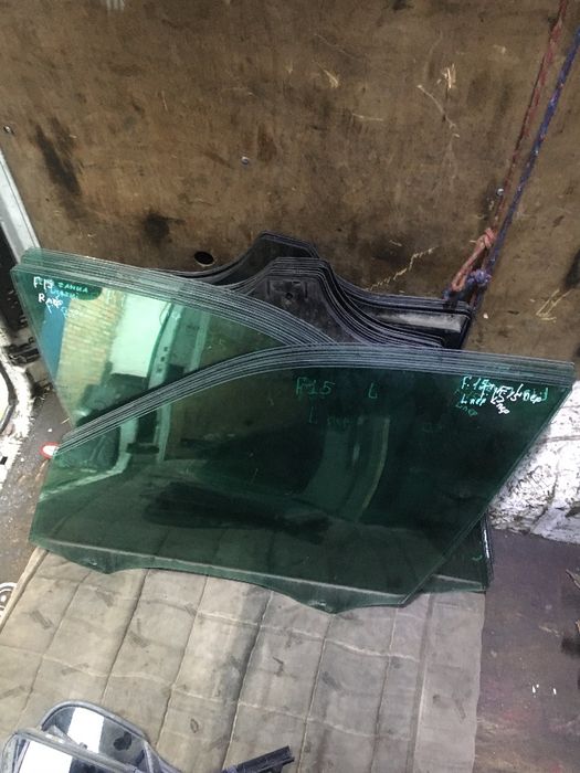 BMW X-5,F15,X-6,F16 Скло ліве переднє