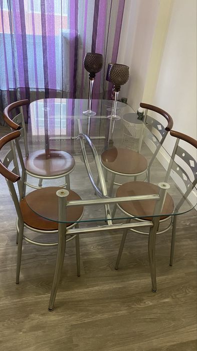 Mesa e 4 cadeiras