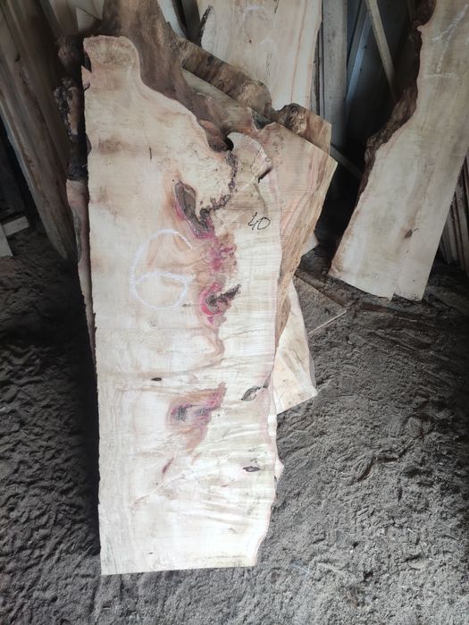 Слеб , дошка не обрізана горіх ,клен ,шовковиця , акація