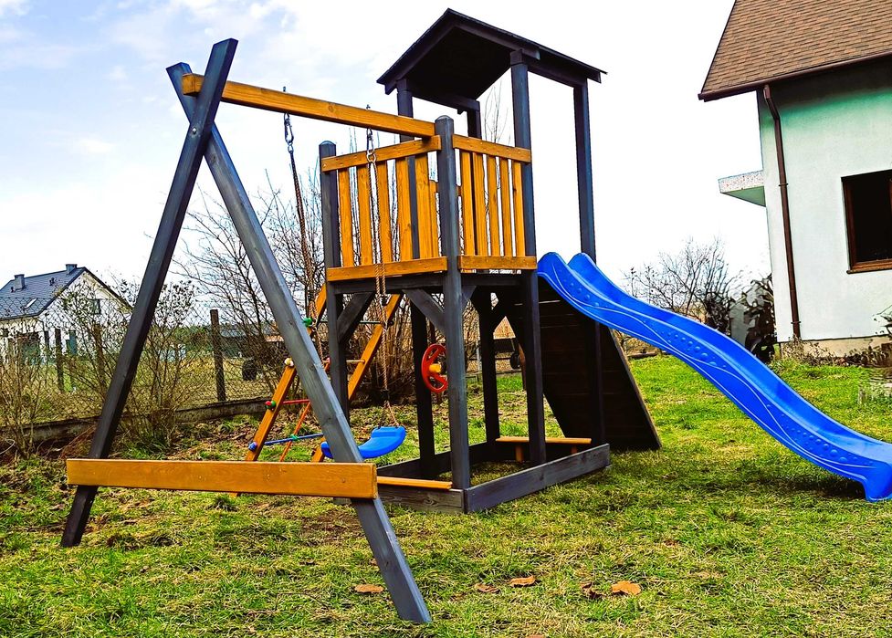 Plac zabaw sz.84 dł.160 domek z tarasem, ślizg, huśtawka, piaskownica