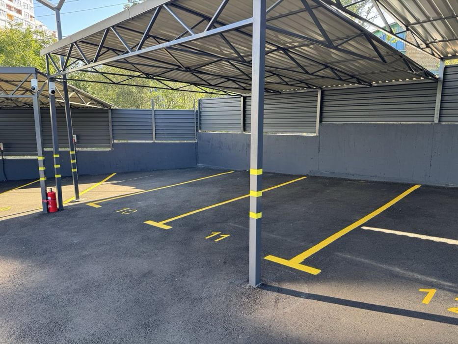 Паркомісце з накриттям