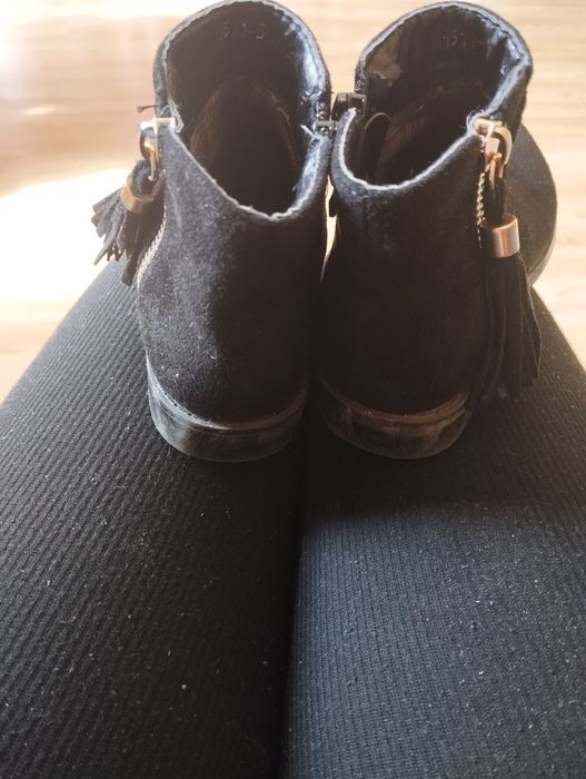Czarne zamszowe botki dziewczęce
