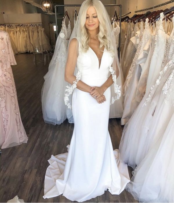 Suknia ślubna prosta syrenka Pronovias Eureka