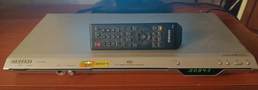 Samsung DVD проигрыватель 
В рабочем состоянии. Без коробки. Продажа п