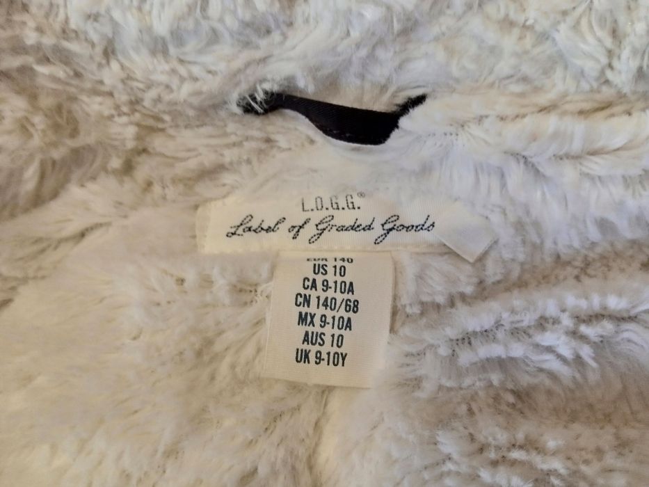 Продам зимнюю куртку на девочку