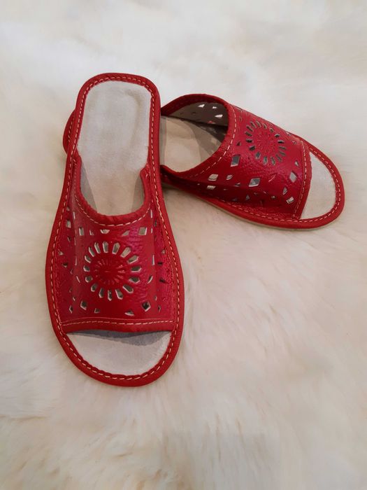 Pantofle domowe klapki skórzane kapcie domowe rozmiar 39 NOWE