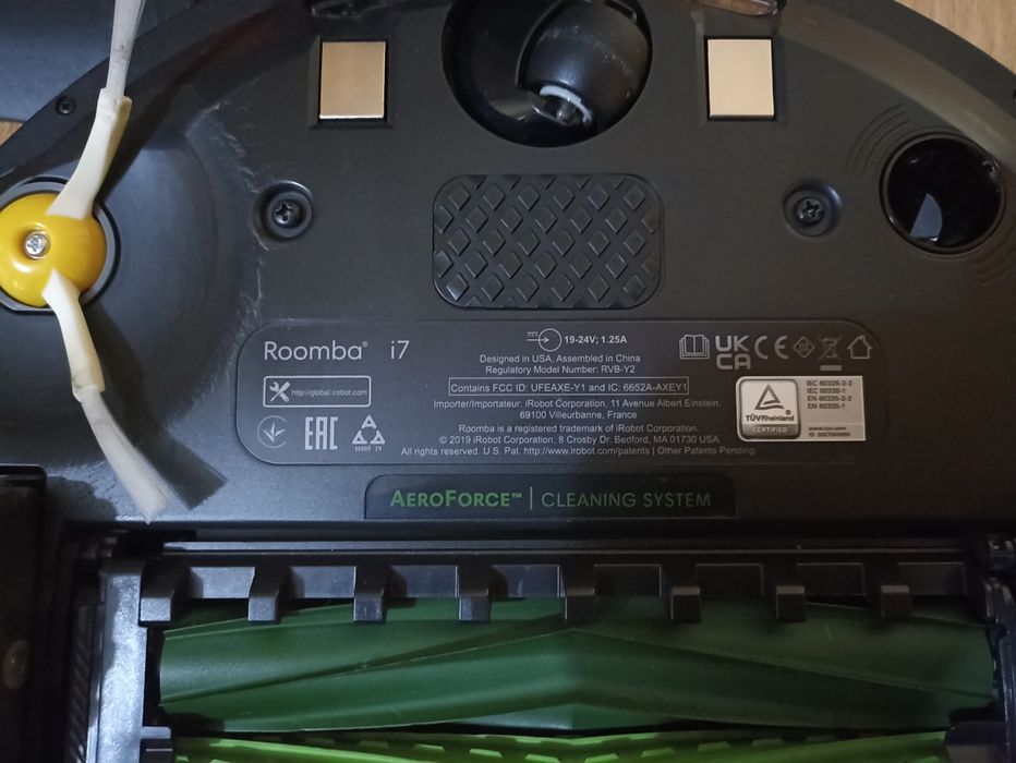 Robot aspirador Roomba® i7+ com esvaziamento automático e WIFI
