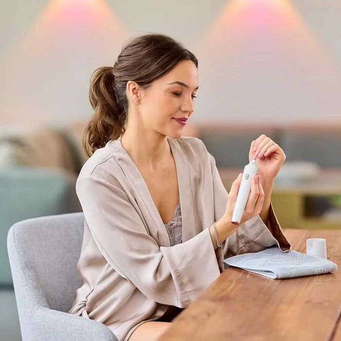 Zestaw Medisana MP 900 do manicure pedicure LED na baterie 5 nasadek