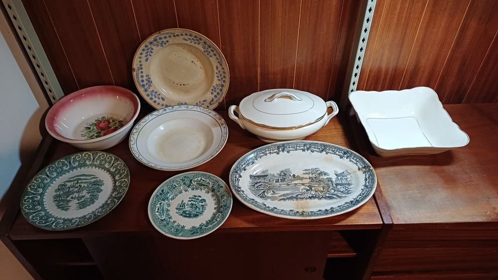 conjunto de pratos antigos Sacavem e peças vista alegre