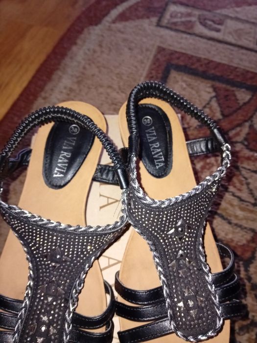 Sprzedam sandaly
