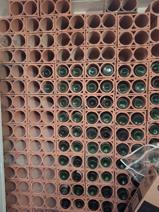 Lote de Garrafeira: 200 Módulos de Terracota + 200 Garrafas de Vidro Vazias