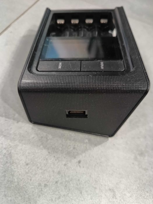 Ładowarka Varta do akumulatorków AA/AAA 4x LCD procesorowa