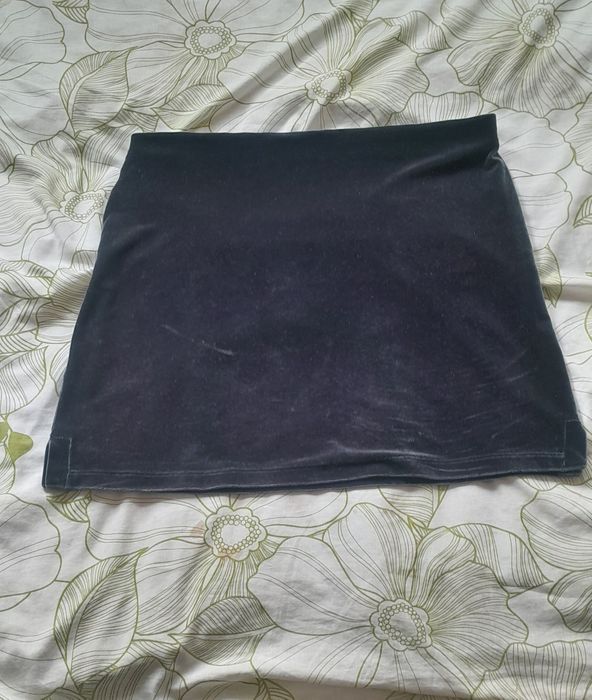 Welurowa spódnica mini