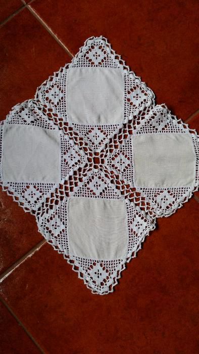 Renda caseira branca