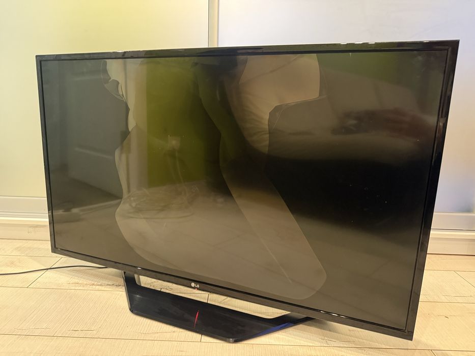 Телевізор LG 43LH590V