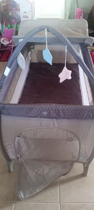 Cama de viagem  cinza