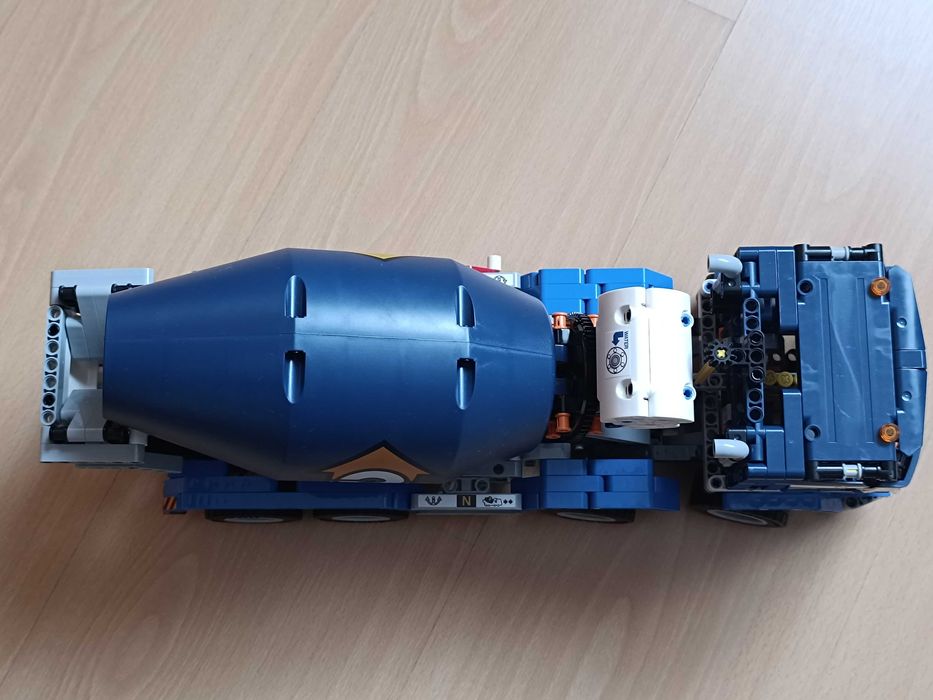 Conjunto Lego Technic 42112 (Camião-Betoneira)