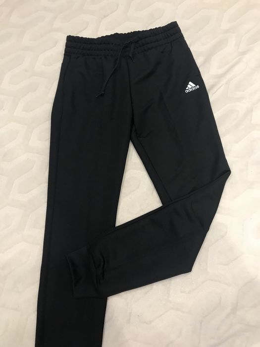 Продам женский спортивный костюм ADIDAS