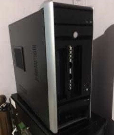 3 Torres de computador Para troca ou venda