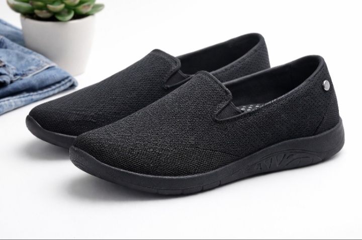 Продам черные туфли Skechers