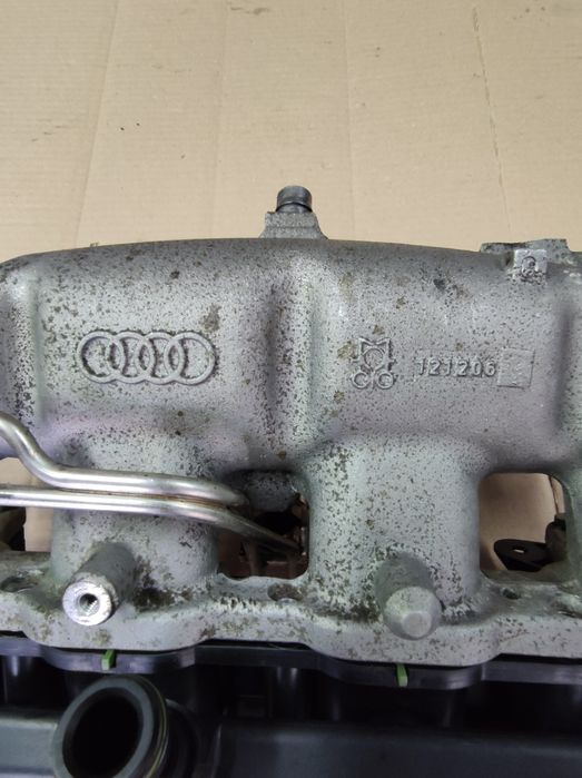 Аudi Q5 8r впускний колектор CPMA