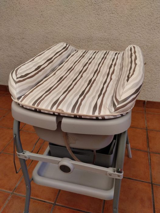 Fraldario e banheira chico