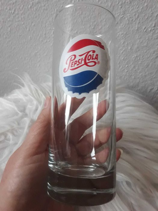 Szklanka Pepsi Cola.