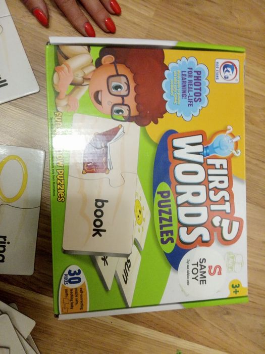 Іграшки пазли First words англійською