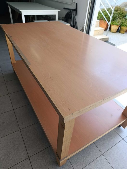 Mesa de Trabalho / Corte com Prateleira Inferior – Grande Arrumação