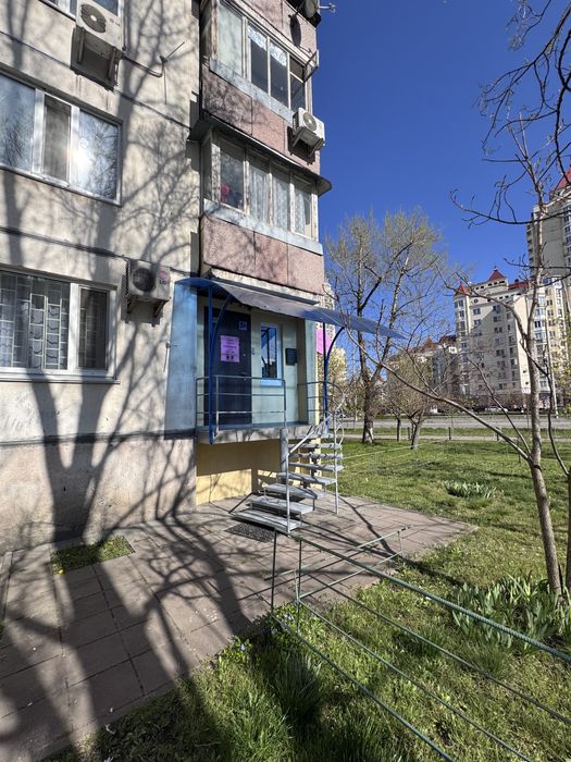 Фасадне приміщення Оренда кабінету,кушетки ламімейкера, лешмейкера