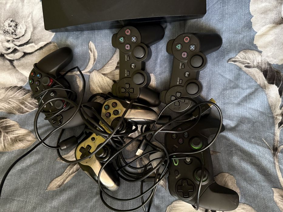 Konsola Ps3, 5 padów i 6 gier