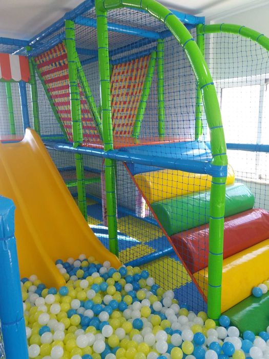 Playground/parque infantil usado.