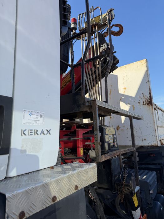 Renault kerax com ampiroll e grua