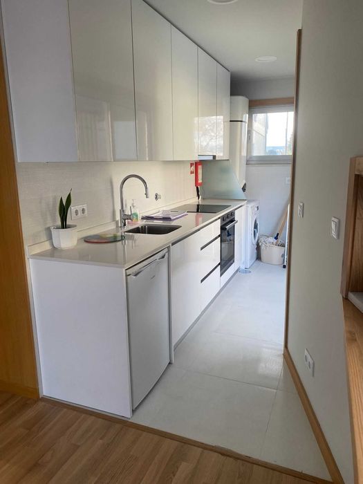 Arrendamento de apartamento T2 - Amial/Circunvalação