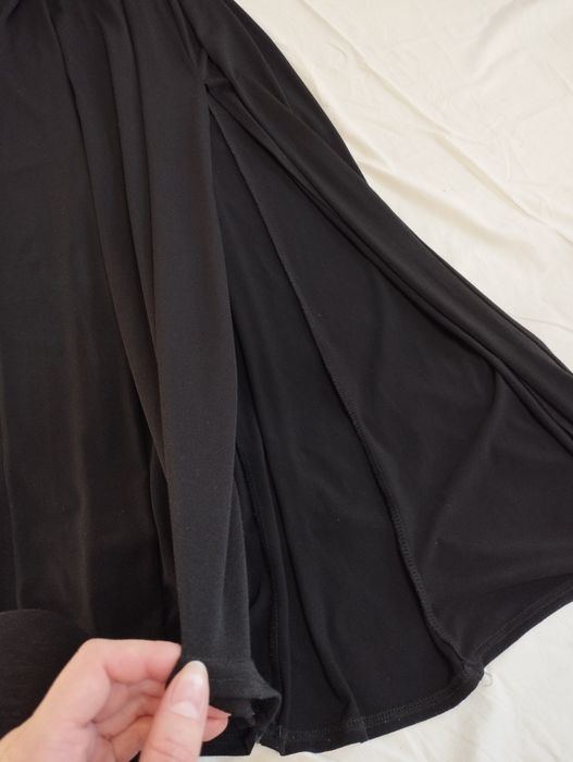 Sukienka maxi z rozcięciem na nogę długa suknia