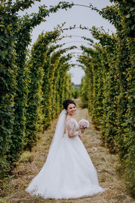 Сукня весілля з фатою