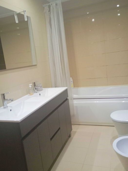 Quarto em moradia. Ambiente tranquilo.