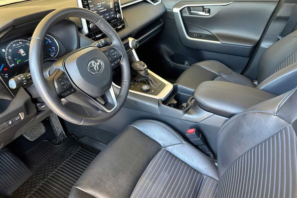 Toyota RAV4 XSE 2021 зі США, від $11 891 — доставка й розмитнення під ключ