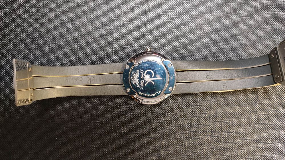 Relógio de senhora CK ótimo estado