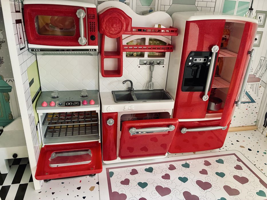 Piękna willa dla lalek. Z meblami.