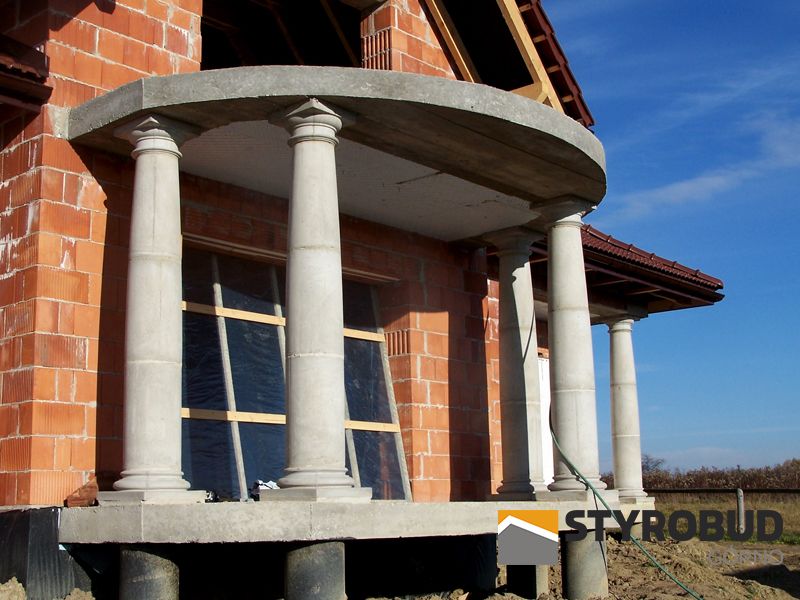 Kolumna Stożkowa, Toskańska, Filar betonowy