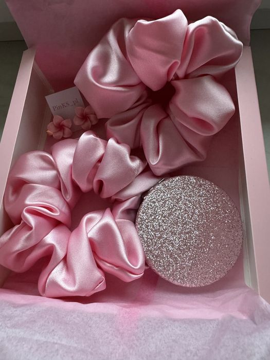 różowy box prezentowy - satynowe scrunchie + lusterko / handmade