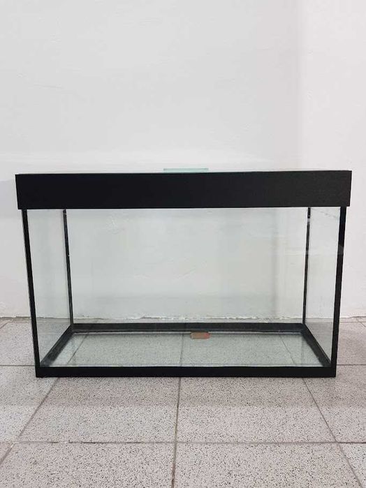 продам аквариум 90 л + подарок