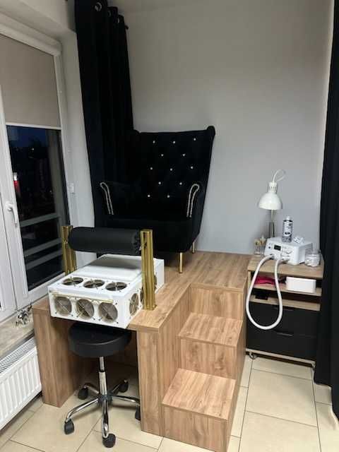 Podest do pedicure z wnęka na krzesło, Nowy PROMOCJA. Dostępnych od ręki.