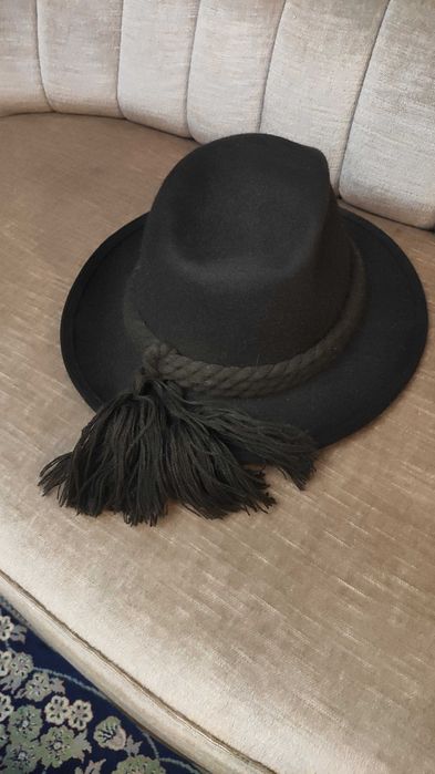 Kapelusz męski z frędzlem