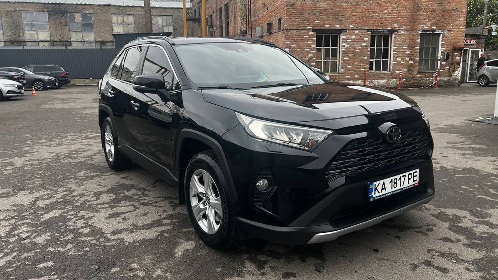 Продам Toyota RAV4 2021 року офіційна