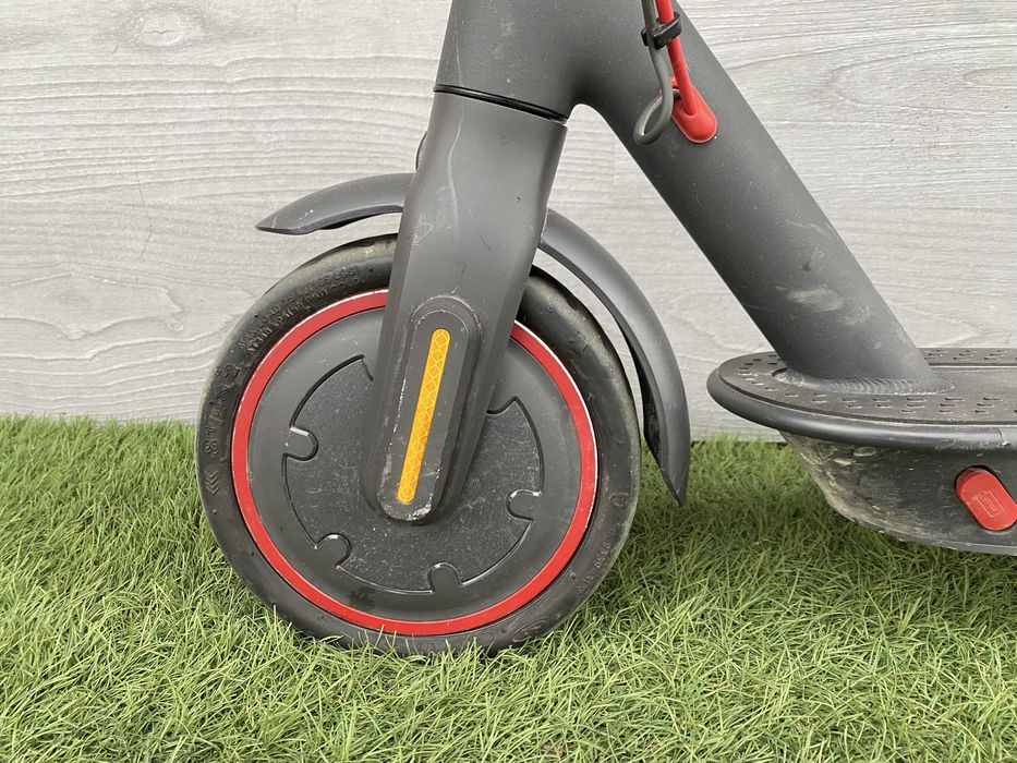 Самокат Mi Electric Scooter Pro