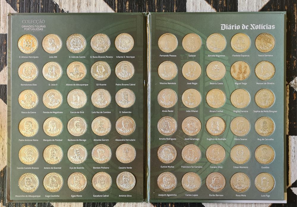 Várias medalhas do Diário de Notícias e de Fátima