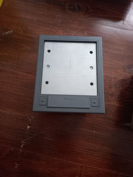 Новий скритий бокс з резетками для підлоги